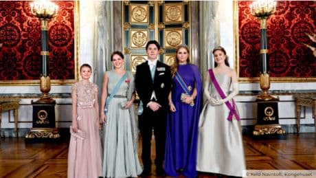 Las princesas herederas, menos Leonor, tienen un &#039;chat&#039; en el que hablan de sus cosas