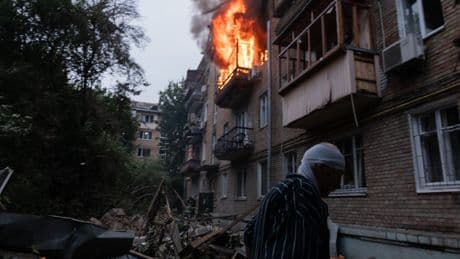 Guerre en Ukraine, jour 1255 : le bilan des frappes s’alourdit à Kiev, Trump les juge « écœurantes »