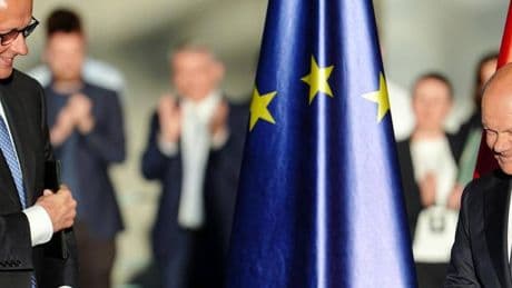 Im Kanzleramt angekommen: Merz dankt Vorgänger Olaf Scholz – „Deutschland auf Kurs gehalten“