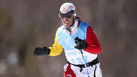 El alpinista con discapacidad Pol Makuri logra escalar el Mont Blanc y marca un hito en el alpinismo