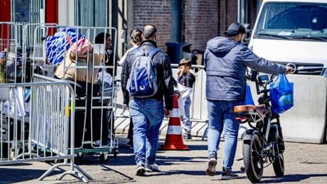 Mogelijke IS-terrorist mag asielaanvraag doen, ondanks waarschuwing AIVD: ’Als je in tien jaar zestig van de honderd misdadigers tegenhoudt, is dat een aardig resultaat’