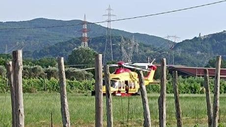 Auto contro muro a Santo Stefano Magra: bambina di 7 anni trasportata al Mayer in elicottero