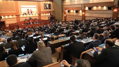 İBB Meclisi'nde, belediyenin prim borçlarına karşılık 23 taşınmazın SGK'ye devri kabul edildi