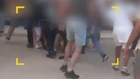 Apalean a un menor, hijo de una vasca y un marroquí, en Torre Pacheco: «Rompieron botellas de cristal para clavárselas»
