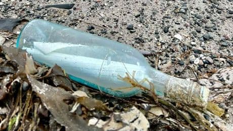 Canadese flessenpost na dertien jaar aangespoeld in Ierland