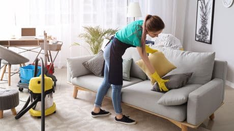 La moitié des prestations à domicile ne seraient pas déclarées