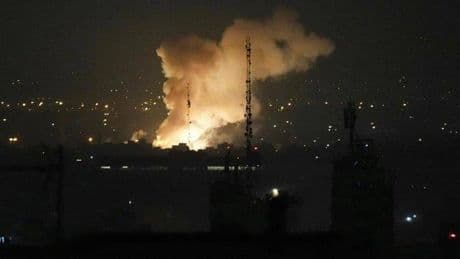 Israel mata a 60 personas, 20 de ellas niños, al bombardear un edificio de funcionarios de Defensa en Teherán