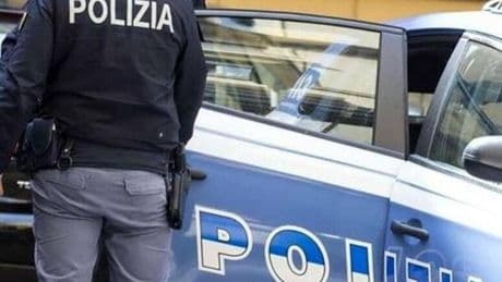 Si ferma ad aiutare una motociclista. Investita dal Suv in tangenziale