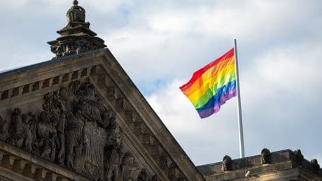 Warum wird keine Regenbogenflagge mehr beim CSD gehisst?