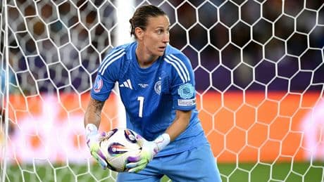 Sie spielt für ihn - DFB-Star Berger erzählt berührende Opa-Geschichte