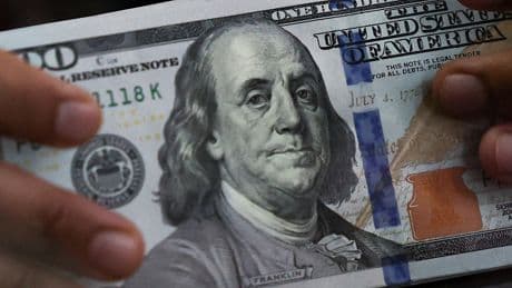 US Dollar Keeps Falling as Trump’s Tariffs Rattle Investors