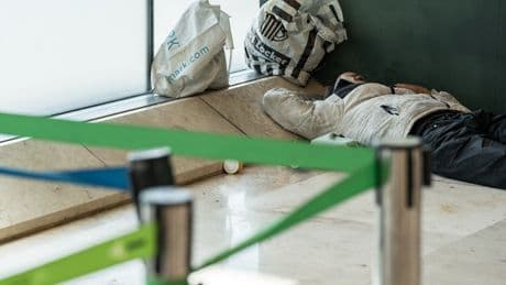 Aena impone controles nocturnos para acceder a Barajas con el respaldo del PSOE