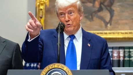 La Corte Suprema autoriza a Trump a despedir sin motivo a dos altos cargos pero no de la Fed