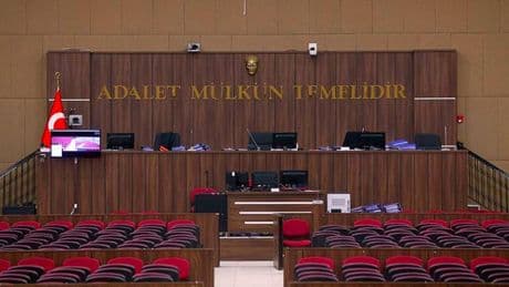 Mahkeme başkanına rüşvet girişimi iddiasıyla yargılanan avukat hakkındaki kamu davası durduruldu