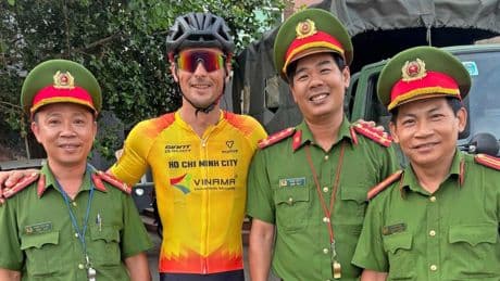 ’Gestopte’ Johnny Hoogerland kapot na Vietnamese Tour: ’Mijn vrouw aangevallen door koeien’