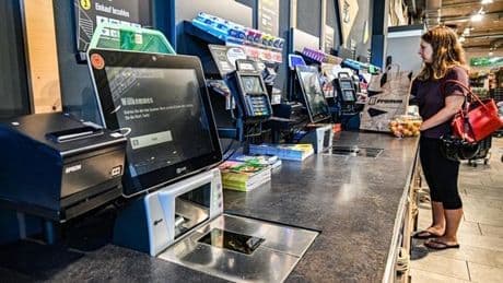 SB-Kassen im Supermarkt: „Weshalb sollte ich die Arbeit der Kassierer tun?“