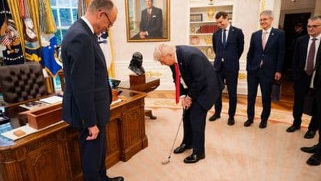 Donald Trump empfängt Friedrich Merz und Co.: Kuscheln und Kuschen im Oval Office
