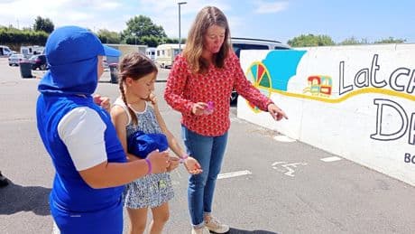 «C’est culturel, on ne nous a jamais appris à se protéger du soleil» : en Bretagne, des opérations prévention contre le cancer de la peau
