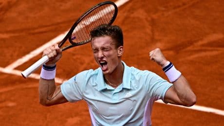 Roland-Garros : en vidéo, la très belle ovation du public pour Lehečka après le gain de son premier jeu face à l’ogre Sinner