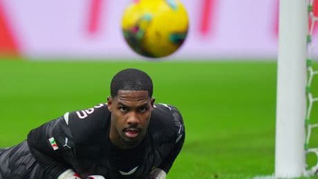 Milan-Chelsea, lite per Maignan: per la fumata bianca c'è tempo fino alle 20