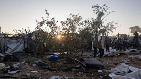 Al menos 34 muertos en un bombardeo israelí contra un campo de desplazados en el sur de Gaza