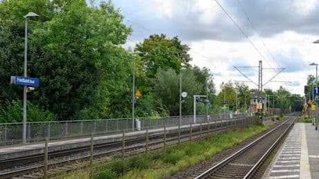 Iraker soll 16-Jährige vor Zug gestoßen haben – Gericht wirft Ausländerbehörde Fehler vor