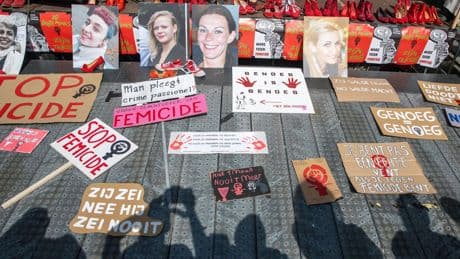 ‘Genoeg is genoeg’: Dolle Mina’s zijn met protestmars tegen femicide terug op het actietoneel