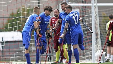 Fußball auf Krücken: „Nicht gedacht, dass ich noch mal spielen würde“