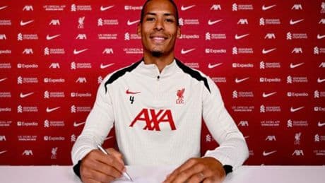Van Dijk renueva con el Liverpool
