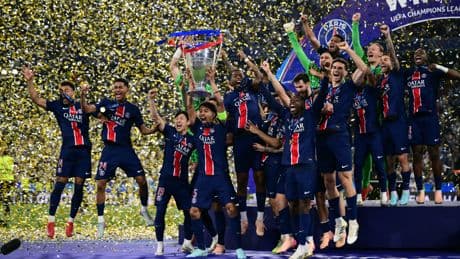 Ligue des champions : en vidéo, l’explosion de joie des Parisiens qui soulèvent la coupe pour la première fois