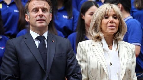 Macron resta importancia al vídeo en el que su mujer le da un manotazo en la cara: "No hay que perder el tiempo"