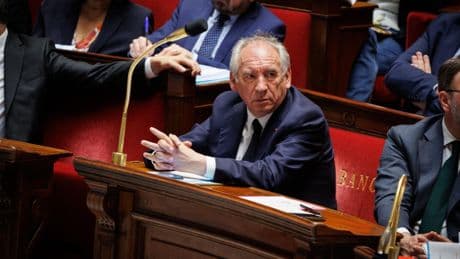 Avec la proportionnelle, François Bayrou menacé par LR d’une crise gouvernementale