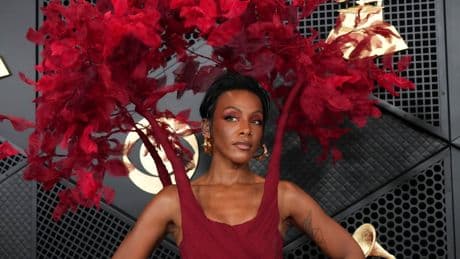 Singer testifies Sean 'Diddy' Combs threatened her with death after she saw him beat his girlfriend