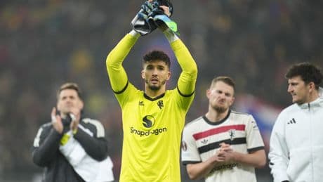 Manchester United duyurdu! Altay Bayındır ilk 11'de