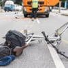 Taxifahrer in Berlin fährt Seniorin an: 84-jährige Fahrradfahrerin am Kopf verletzt