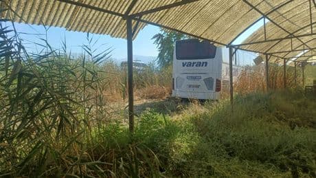 Manisa'da yolcu otobüsü yoldan çıktı: 35 yolcu faciadan kurtuldu
