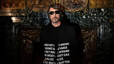 Rose fushia et couture radicale: qui est Pierpaolo Piccioli, nouveau directeur artistique de Balenciaga?
