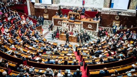 Chute du gouvernement Bayrou : « Nous sommes définitivement sortis de la Vᵉ République heureuse »