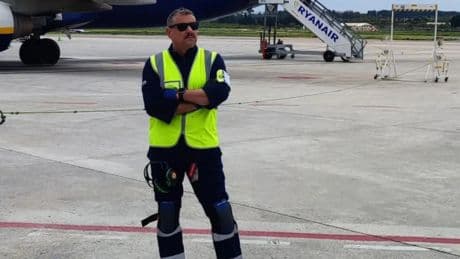Jorge Berrocal, de 'GH 1' y María José Galera al aeropuerto de Málaga: su vida lejos de la tele, los 'realities' y junto a su pareja