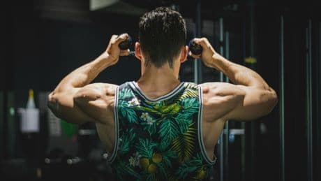 Un petit shaker et au lit: et si vous n'aviez pas réellement besoin d'autant de protéines pour vous muscler?