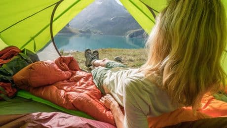Trekking: Ultraleicht-Schlafsack: Worauf es beim Kauf ankommt – und wie Sie ihn pflegen