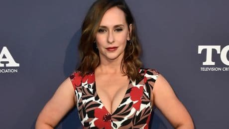 Jennifer Love Hewitt (46 años) habla sobre su momento más duro: &quot;Sé lo que hicieron tus pechos el último verano&quot;