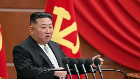 Guerre en Ukraine: Kim Jong Un décore les soldats nord-coréens déployés en soutien de la Russie sur le front