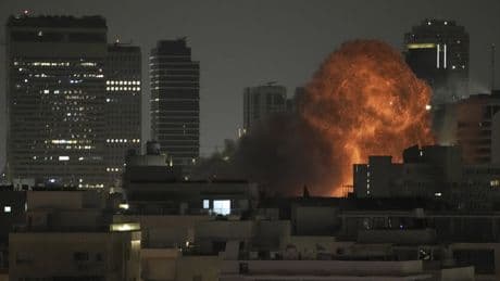 İran'dan İsrail'e füze yağmuru: Tel Aviv yangın yeri