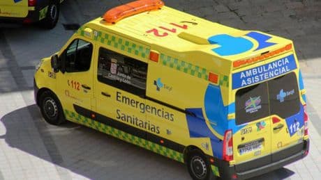 Atrapado y herido el conductor de un camión volcado en Nebreda: necesitó ayuda de los bomberos para salir