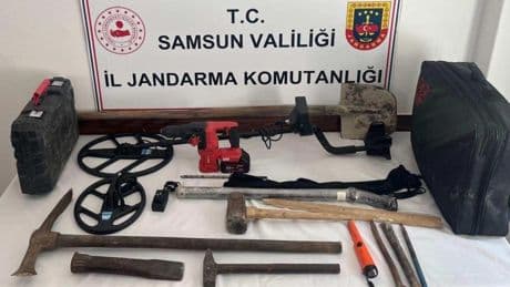 Kaçak kazı yaparken suçüstü yakalandılar