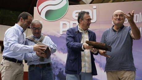 El PNV homenajea a Ortuzar y Aurrekoetxea: «Hemos sido un eslaboncito en la cadena»