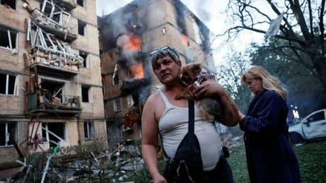 Krieg in der Ukraine - Mindestens 14 Tote bei Luftangriff auf Kiew