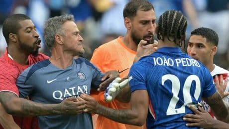 Psg sconfitto dal Chelsea, Luis Enrique perde la testa: colpisce Joao Pedro nascondendosi dietro Donnarumma