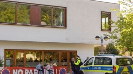 Berlin: Messerangriff in Grundschule in Spandau – Polizei sucht mit Fotos nach 13-Jährigem